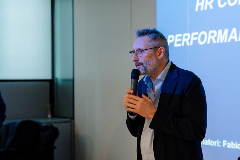 HR_Community_-_AAG_Stucchi_14.jpg (53 KB)