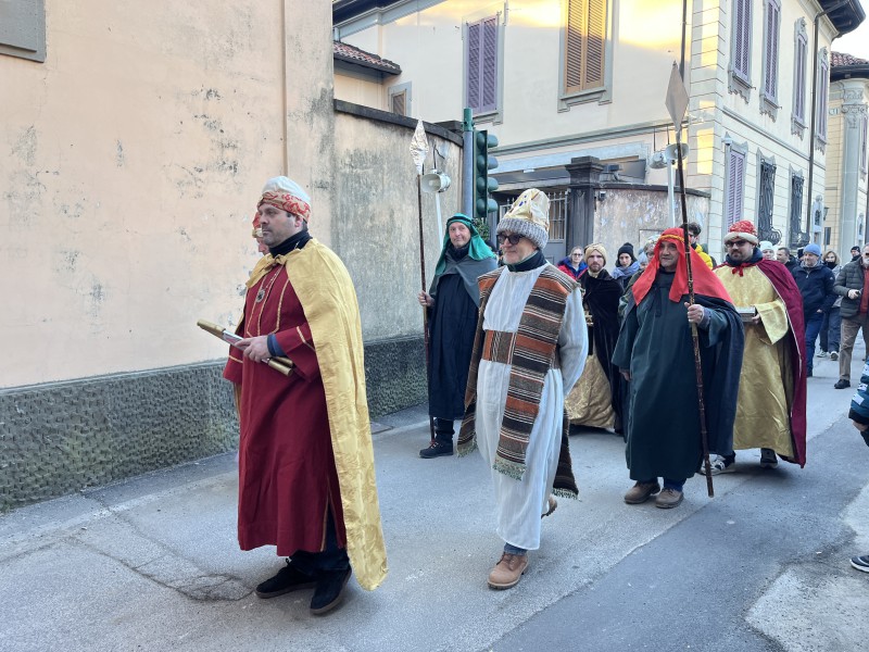 Glabiate-_corteo_magi-24.JPG (145 KB)