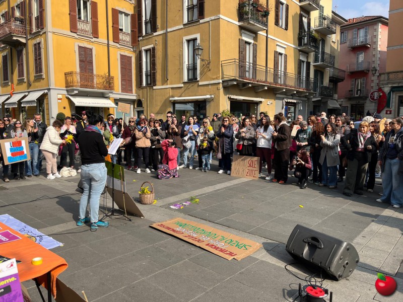 Lecco-8_marzo-51.jpg (163 KB)