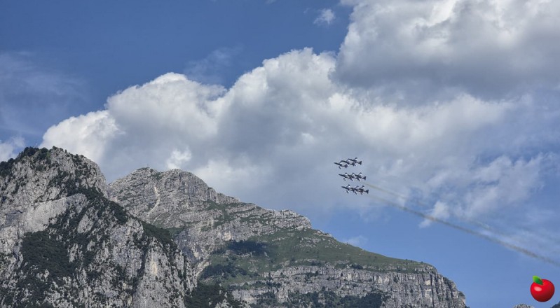 freccetricolori__24_.jpg (130 KB)