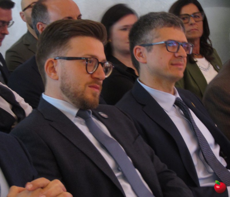 IMG_4153.jpg (86 KB)