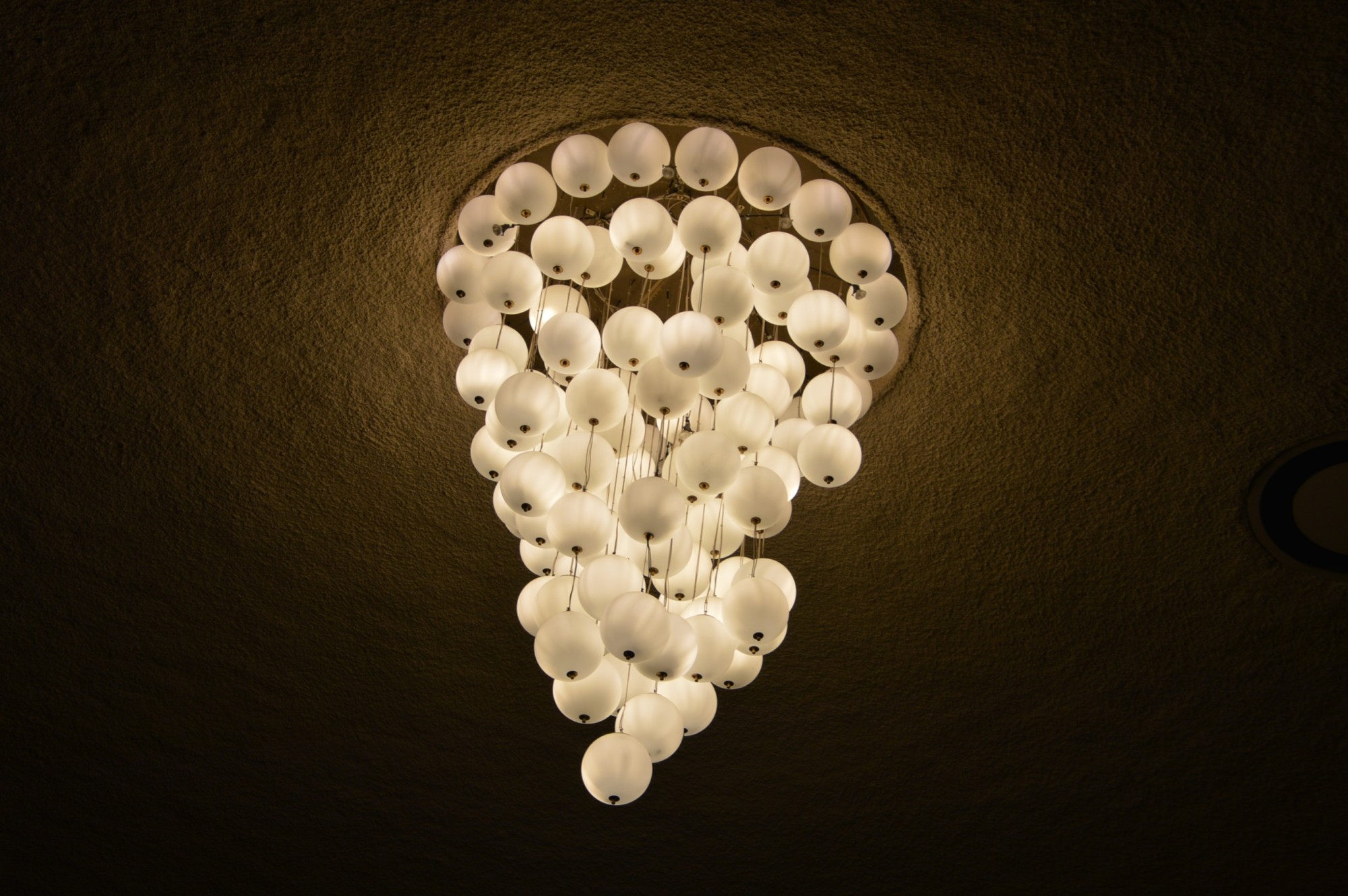 Il_lampadario.JPG (440 KB)