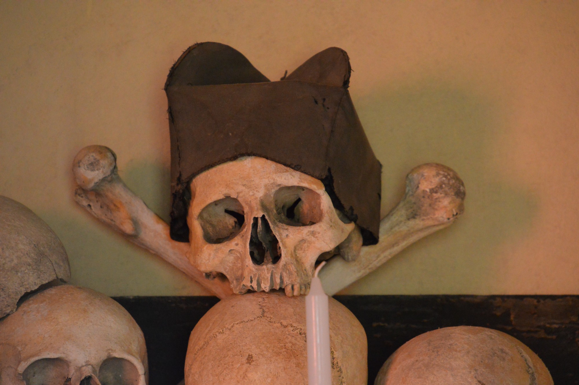 2_Cappella_dei_morti_della_peste__3__Hip_HIp_Hurr_.JPG (371 KB)
