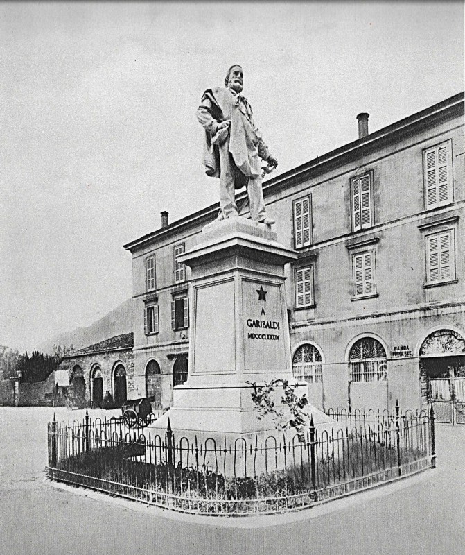 02_Sede_della_banca_nel_1873_in_piazza_Garibaldi.jpg (192 KB)