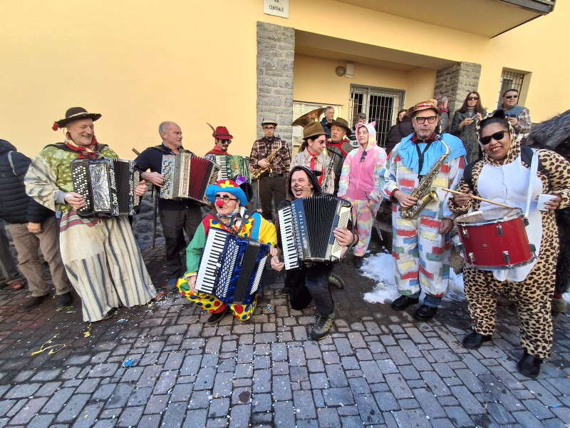 suegliocarnevale__22_.jpg (173 KB)