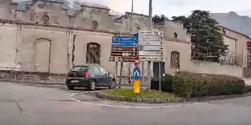 contromano.jpg (53 KB)