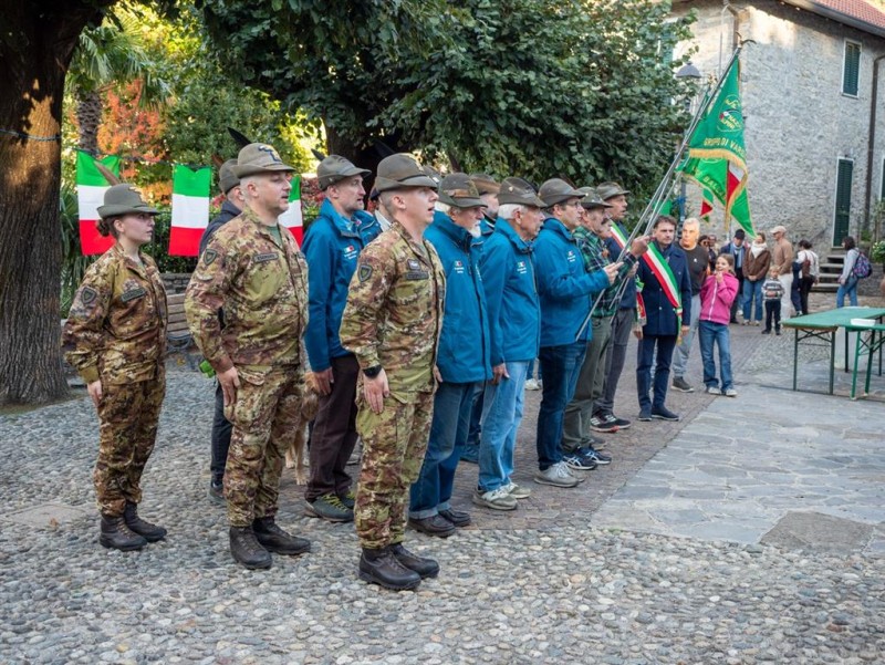 13 Salita dallo Scabium a Vezio  Medium .